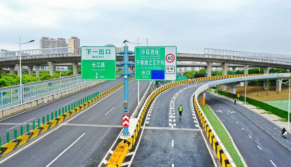 金枫立交西{南匝道新建工E? width=